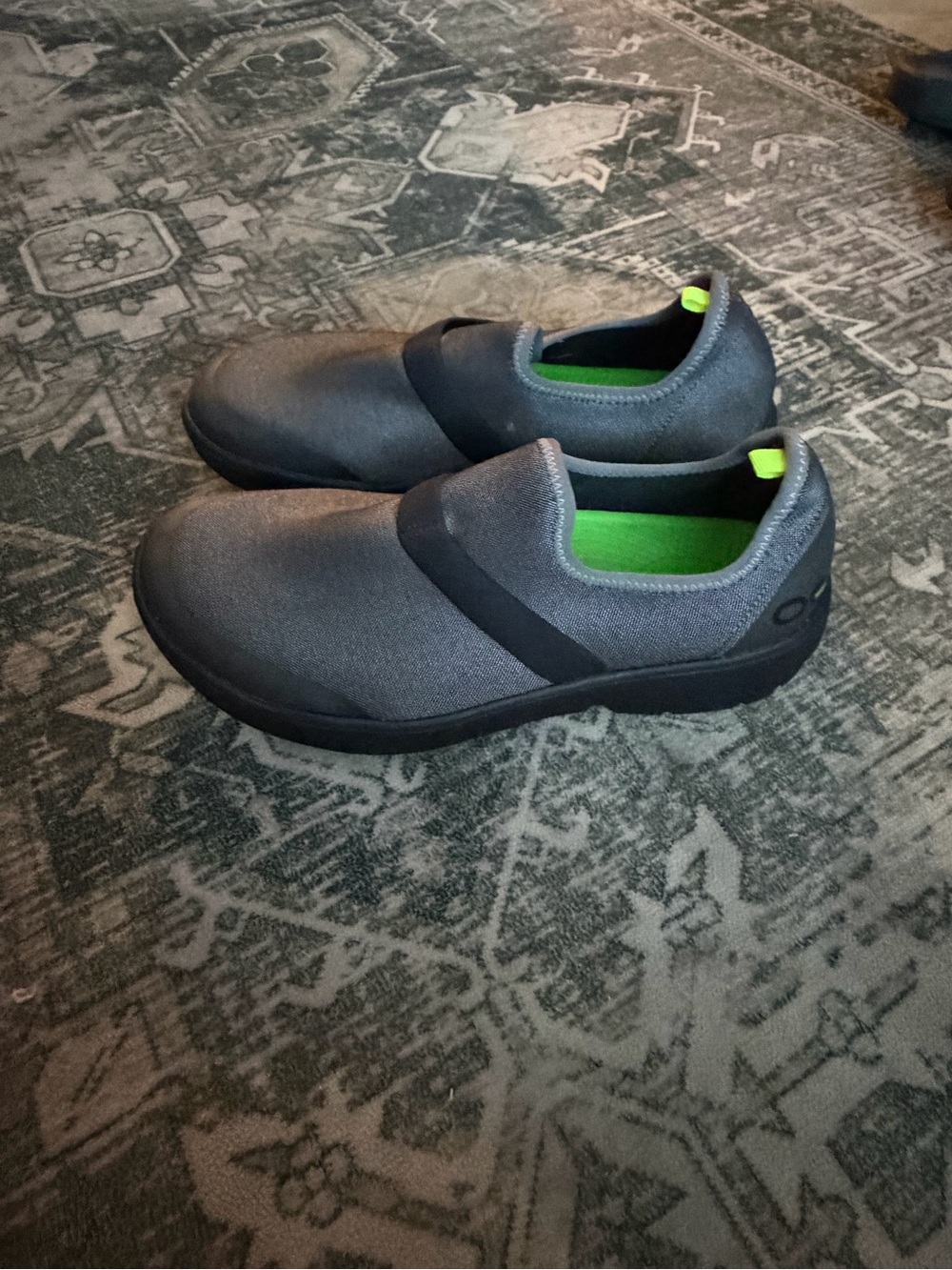OOFOS OOmg Low recovery slip-on shoes size 10 gray